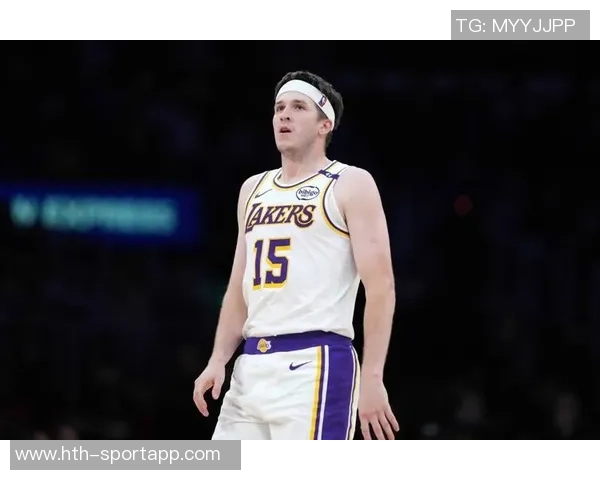 里夫斯谈球队阵容变化频繁称场上组合有时显得奇怪