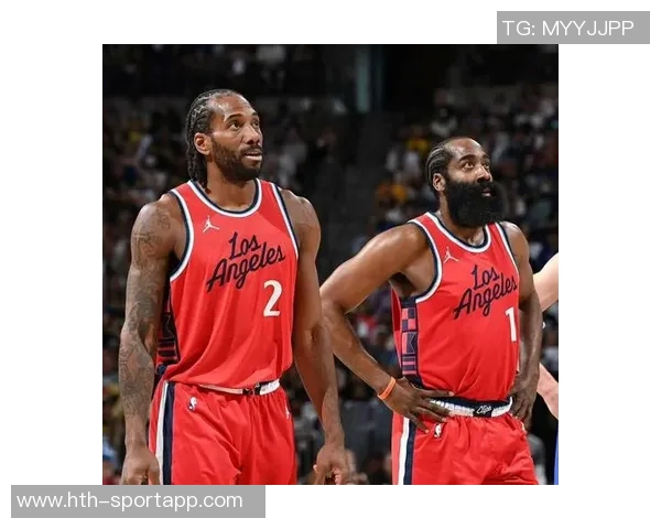 快船半场小幅领先灰熊哈登小卡联手发力助队取胜