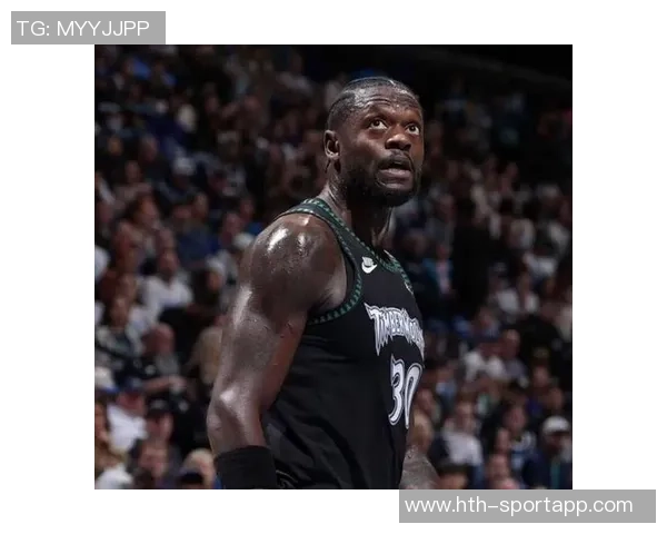 兰德尔三节豪取三双表现出色但失误频繁影响球队表现